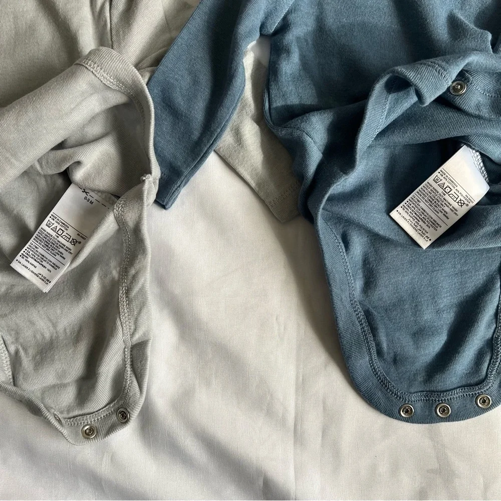 Set of 6 Old Navy Blue Tone Long Sleeve Onesies in Size 0-3 Months
